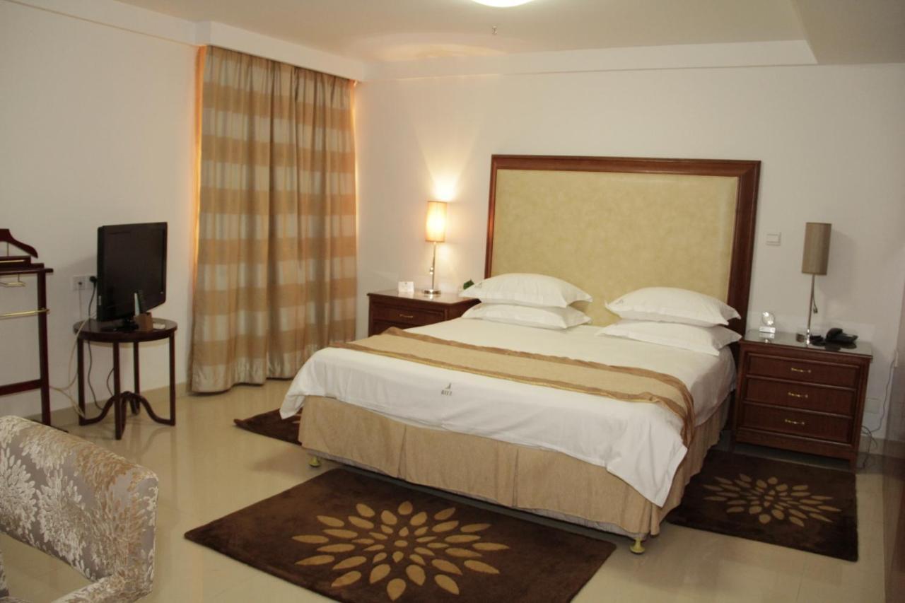 Hotel Victoria Garden Camama Bagian luar foto