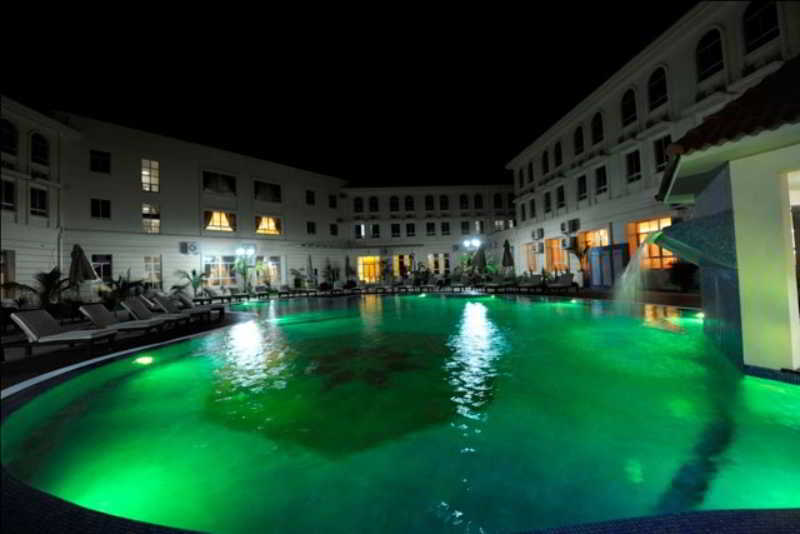 Hotel Victoria Garden Camama Bagian luar foto