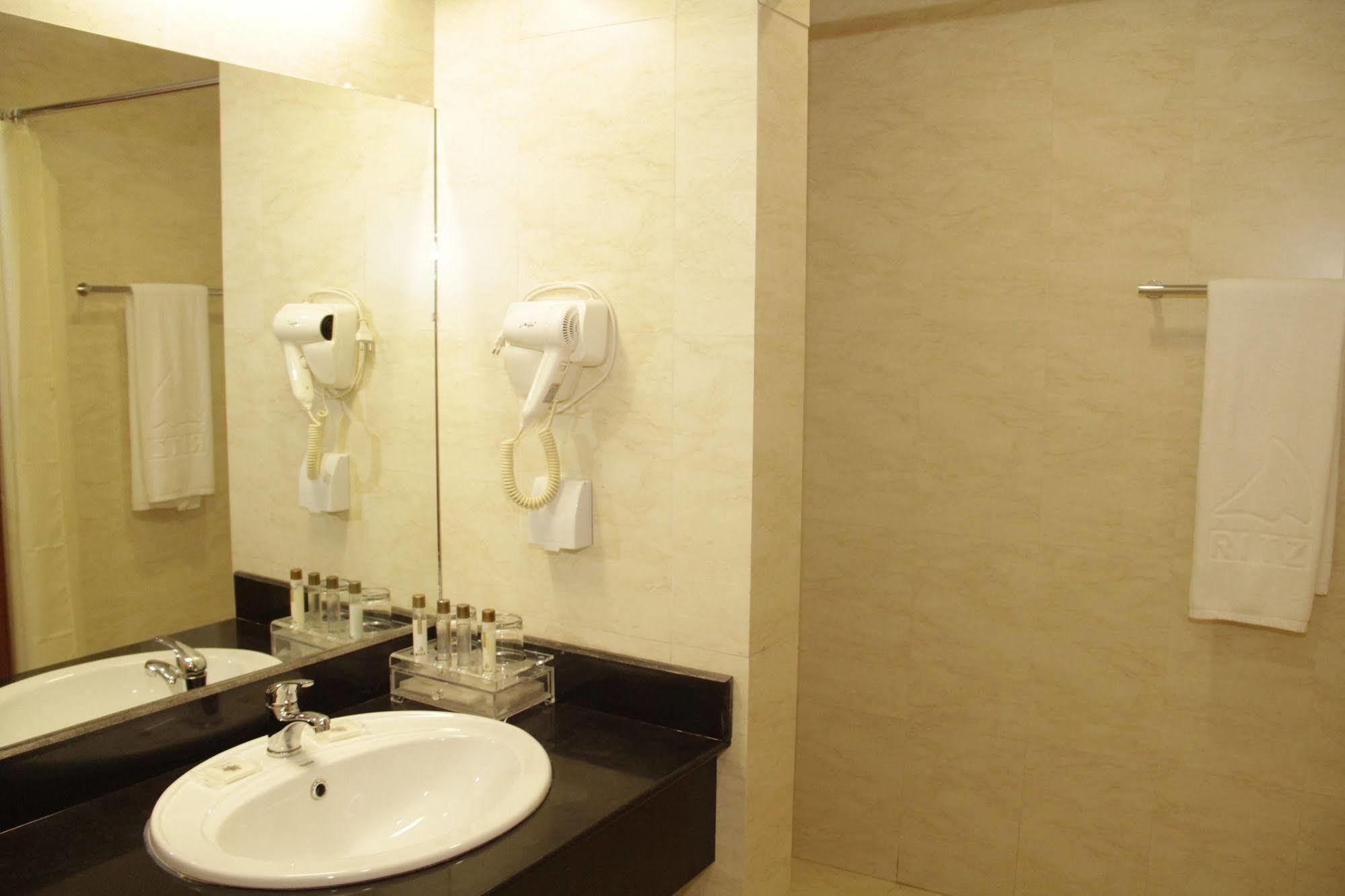 Hotel Victoria Garden Camama Bagian luar foto
