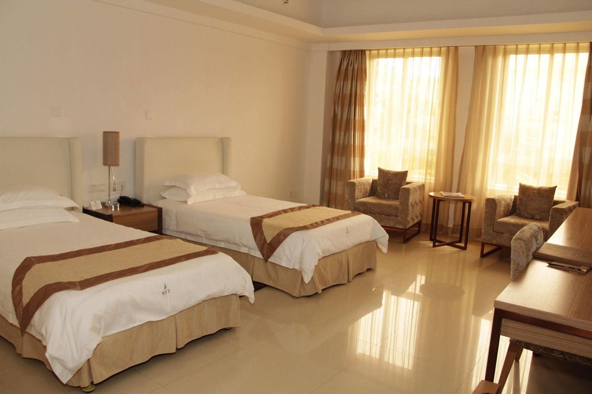 Hotel Victoria Garden Camama Bagian luar foto